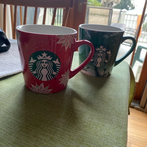 Starbucks Christmas Mug Bundle 2020 - Picture 3 of 6